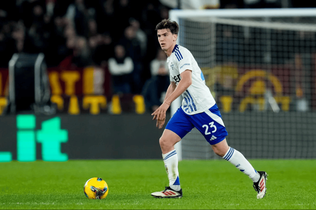 锯战中不落 锯战中不落