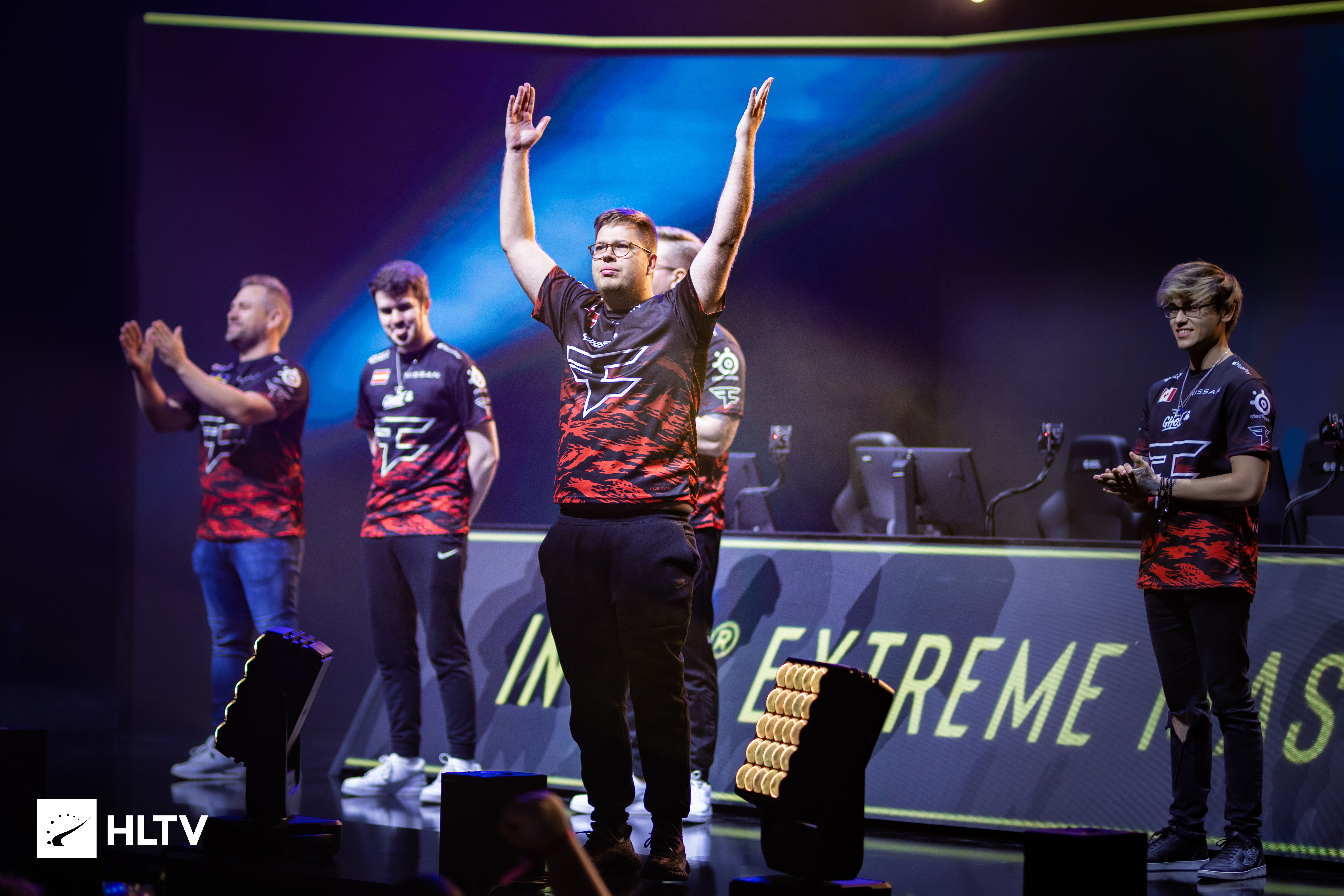 胁逼对手低 胁逼对手低